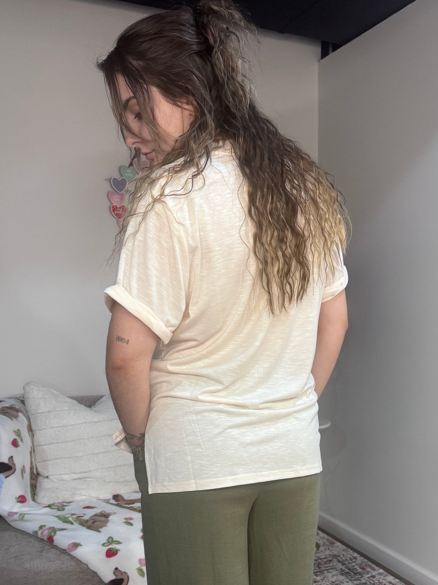 rolled sleeve v neck tee cream