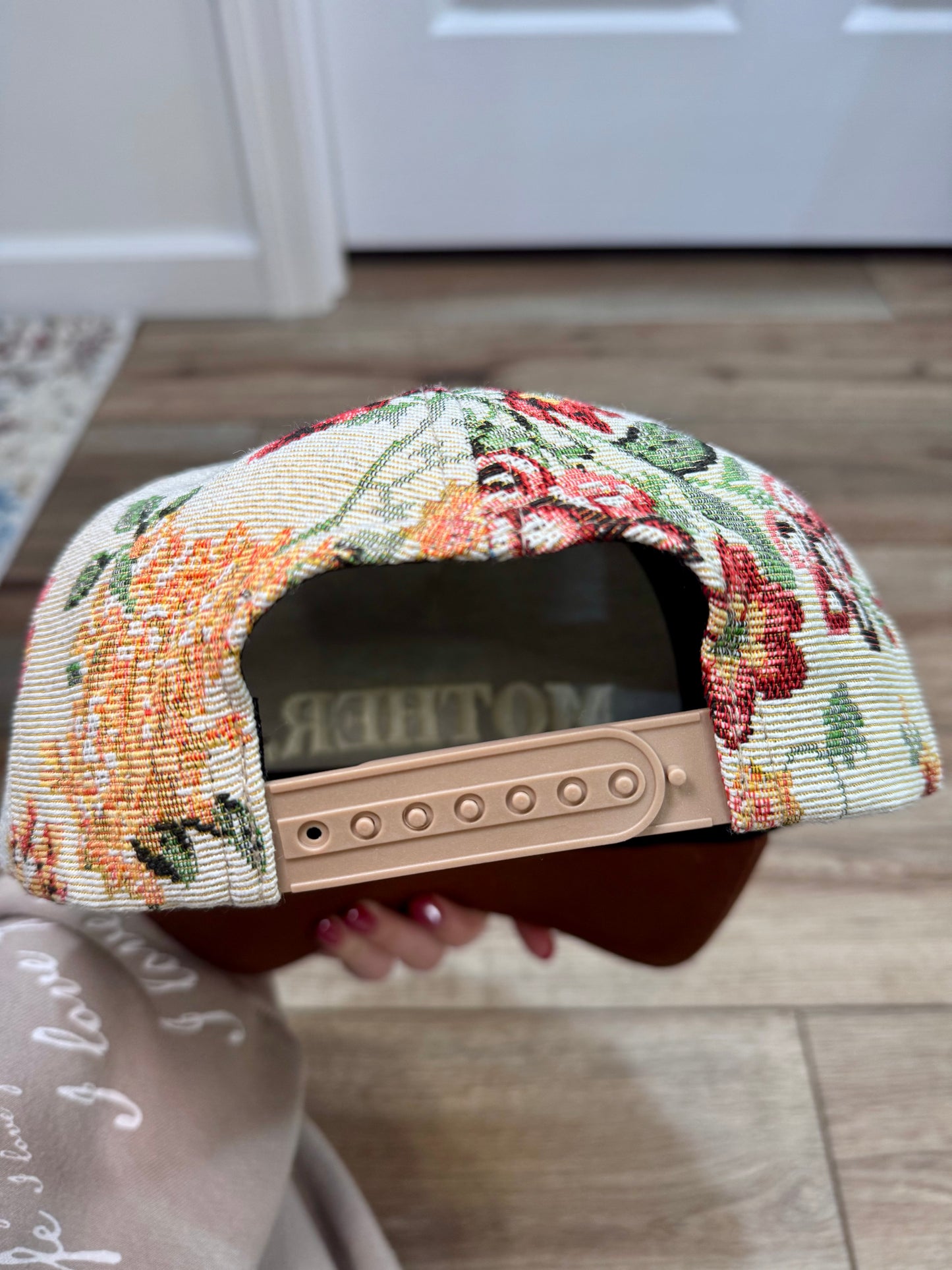 Jacquard embroidered trucker hat "mother."