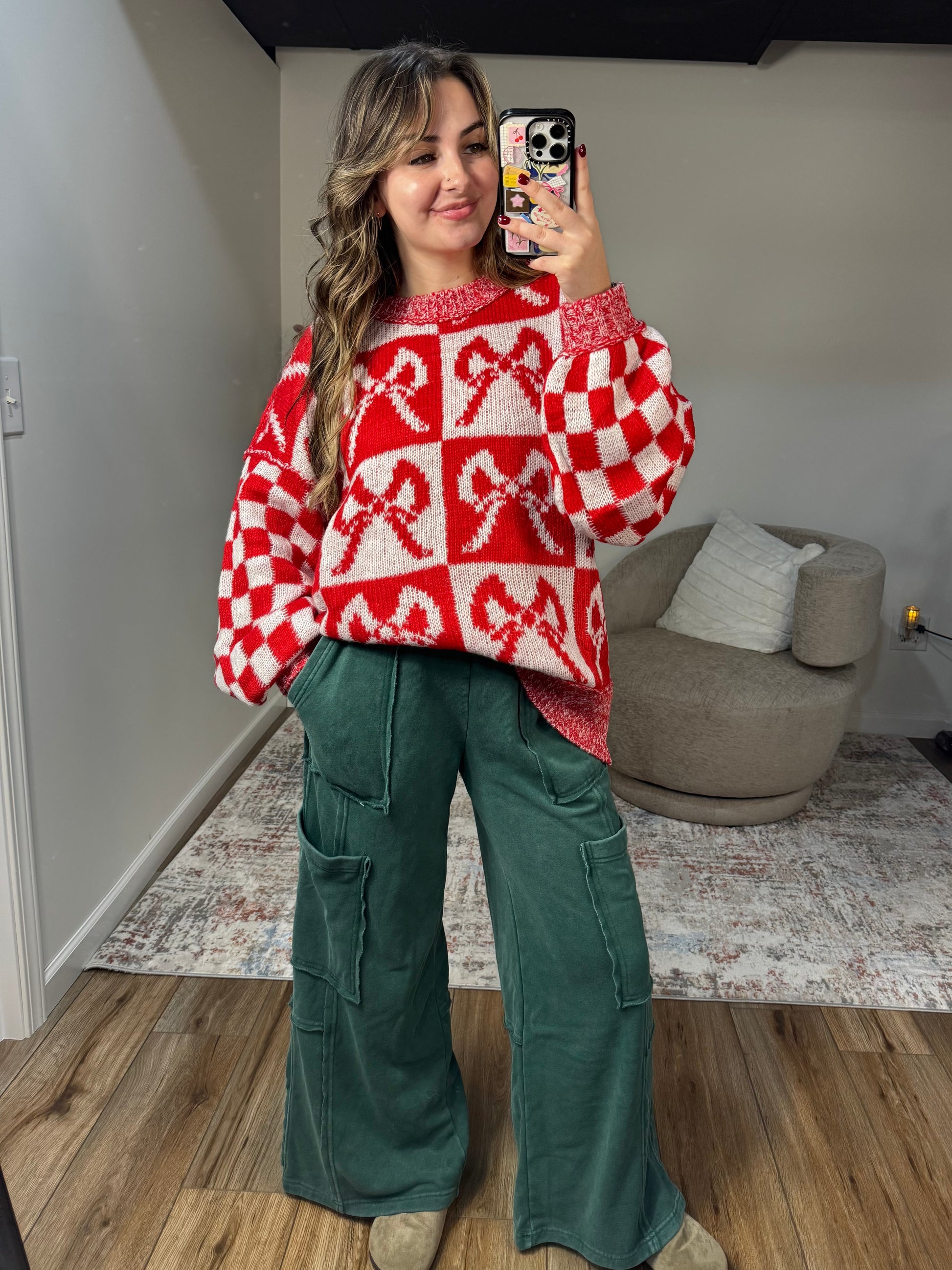Oversized Sweater with Bow & Checkered Pattern green cargo sweatpants