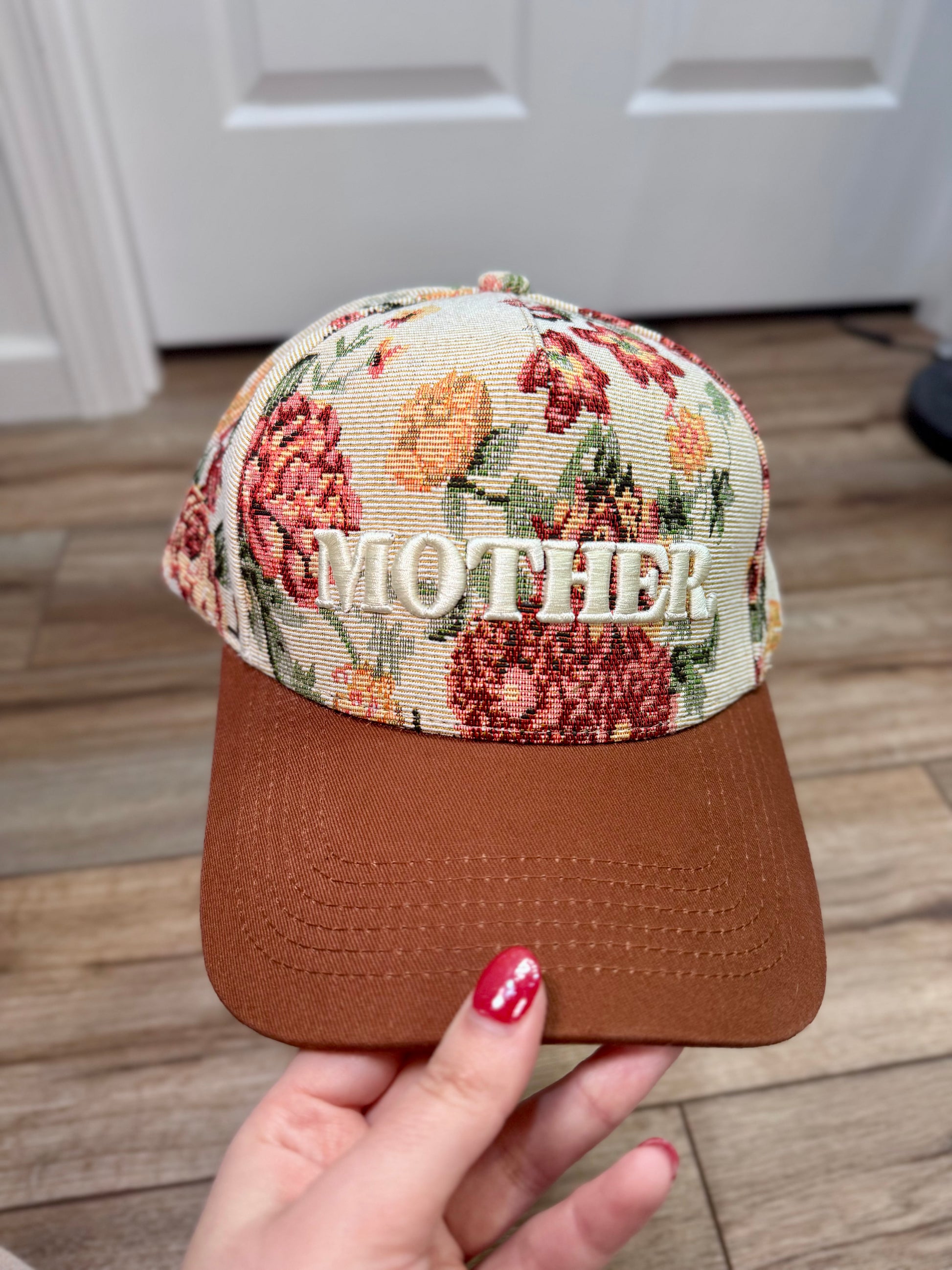Jacquard embroidered trucker hat "mother."